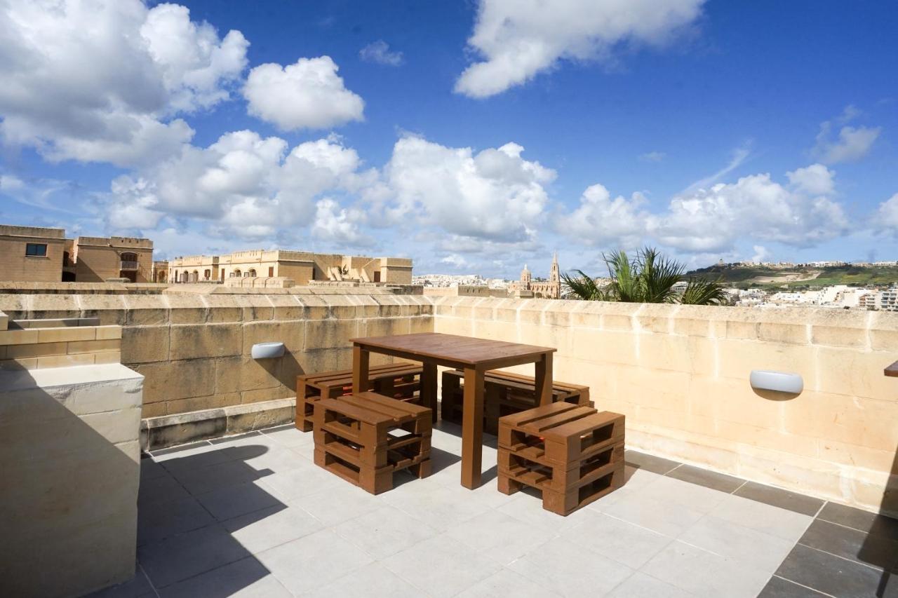 Getawaynpetto Private Duplex Maisonette With Jacuzzi Hot Tub Mgarr Eksteriør billede