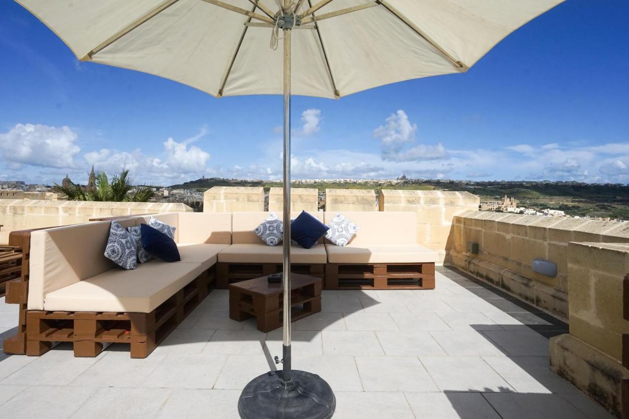 Getawaynpetto Private Duplex Maisonette With Jacuzzi Hot Tub Mgarr Eksteriør billede