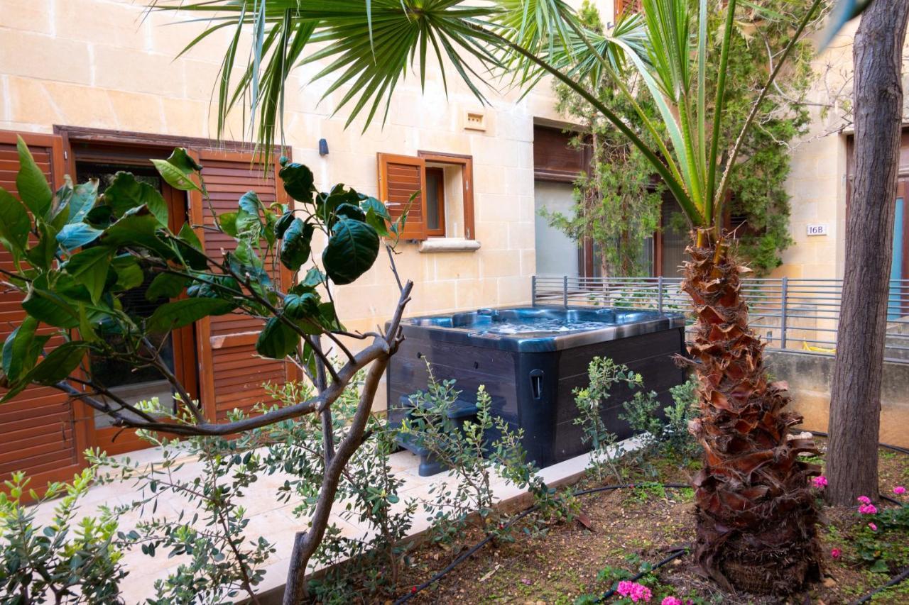 Getawaynpetto Private Duplex Maisonette With Jacuzzi Hot Tub Mgarr Eksteriør billede