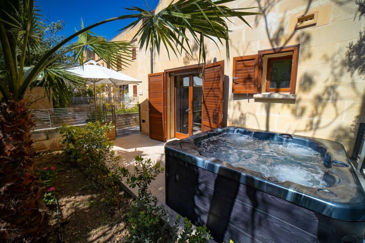 Getawaynpetto Private Duplex Maisonette With Jacuzzi Hot Tub Mgarr Eksteriør billede