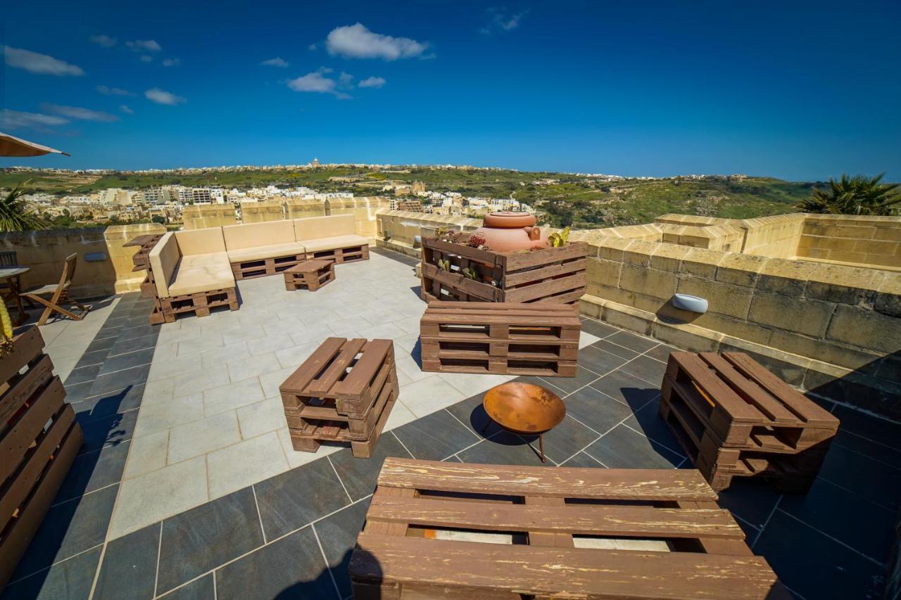 Getawaynpetto Private Duplex Maisonette With Jacuzzi Hot Tub Mgarr Eksteriør billede