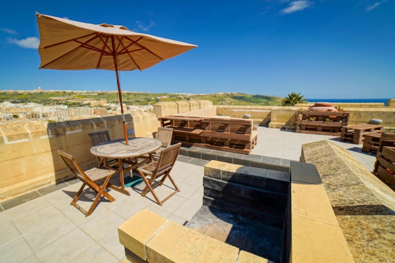 Getawaynpetto Private Duplex Maisonette With Jacuzzi Hot Tub Mgarr Eksteriør billede