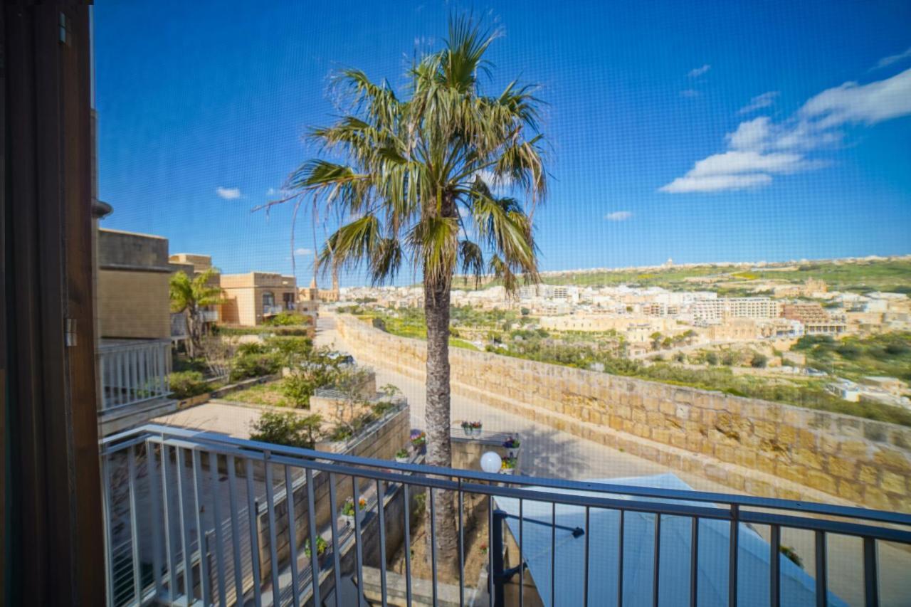 Getawaynpetto Private Duplex Maisonette With Jacuzzi Hot Tub Mgarr Eksteriør billede